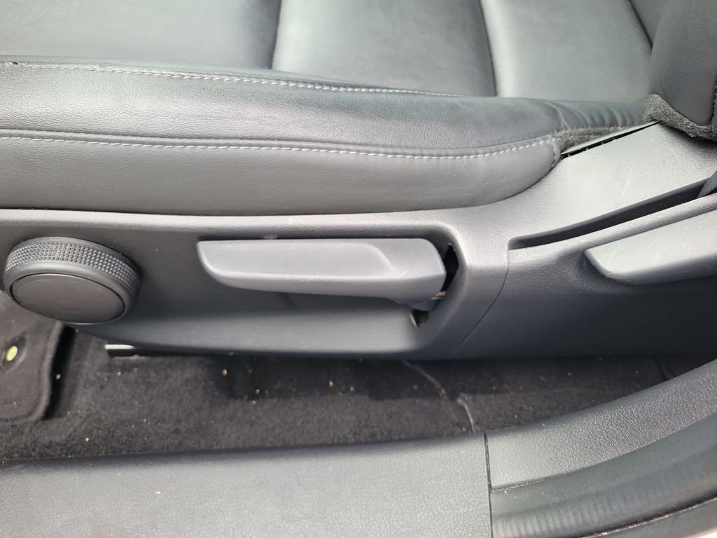 Used 2021 White Mazda Select image 23