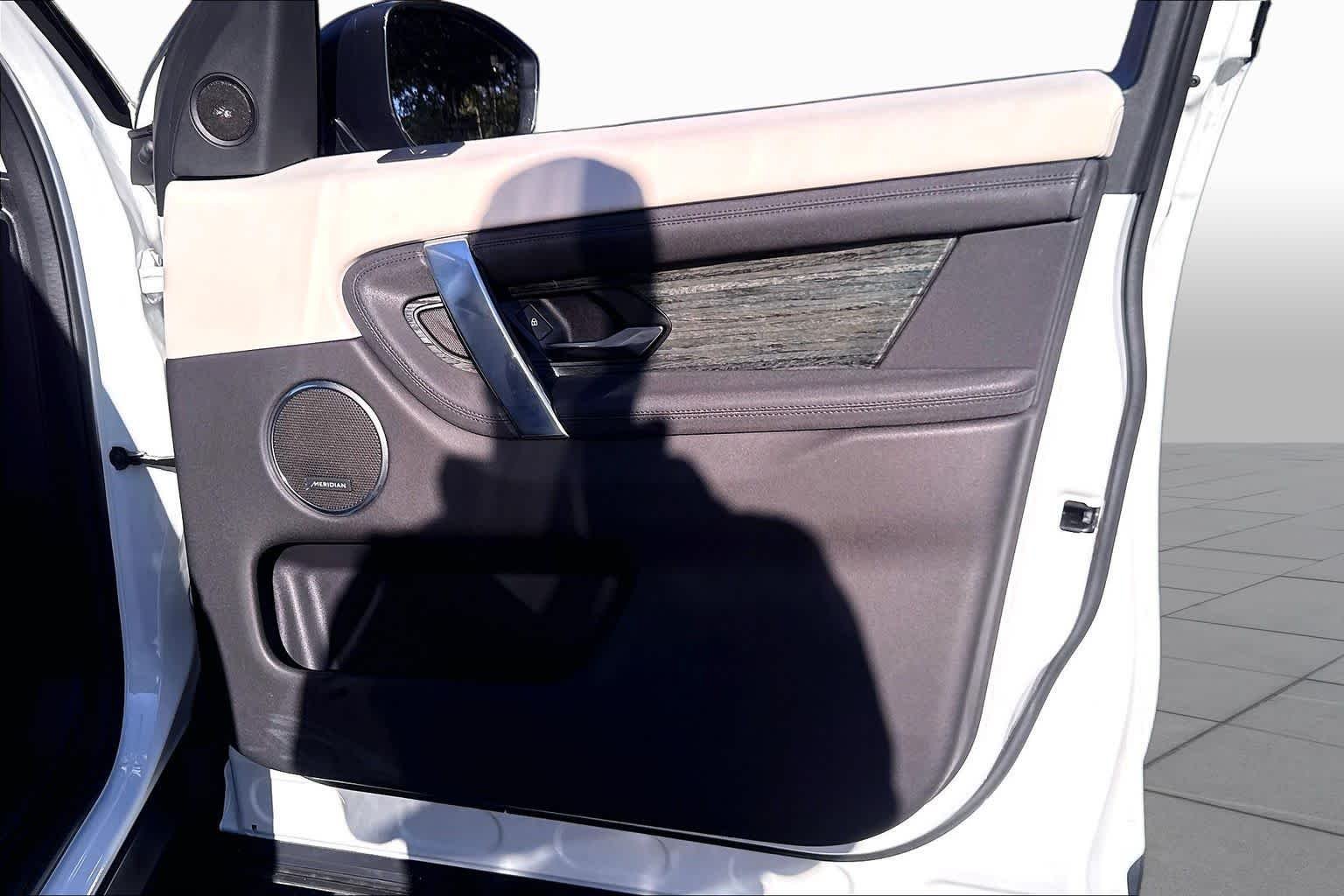 Used 2022 Fuji White Land Rover SE image 23