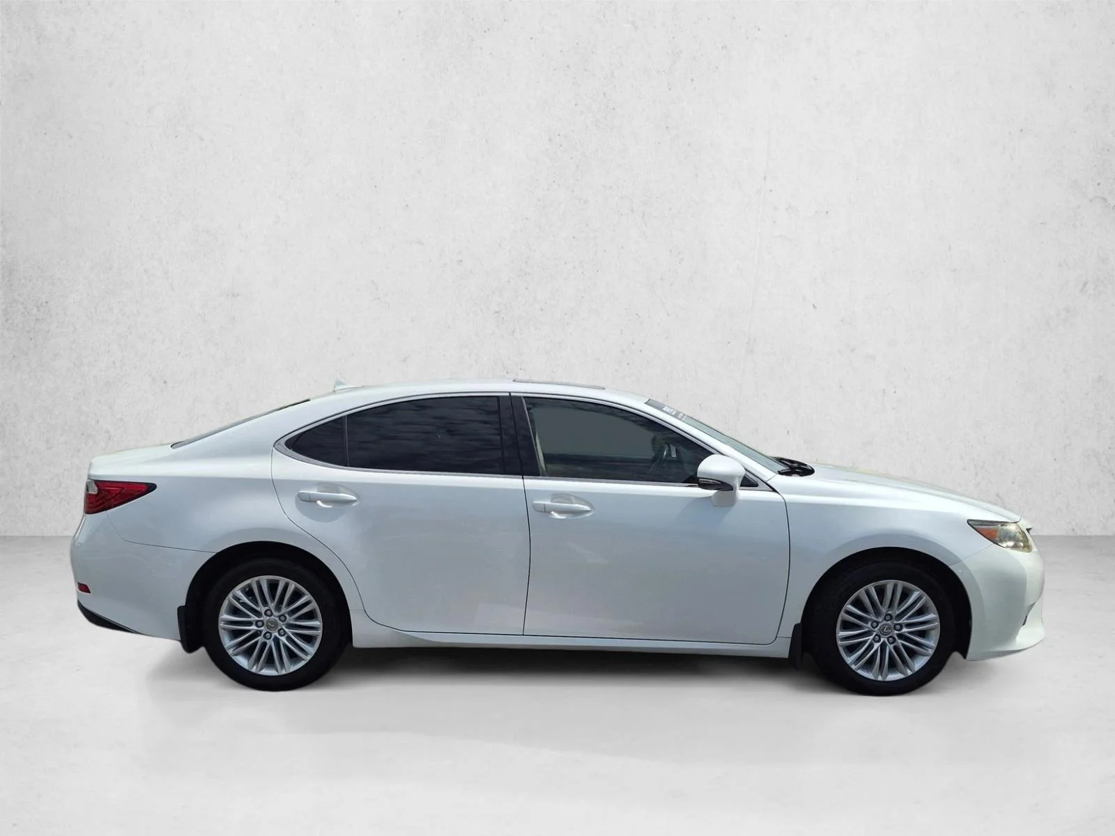 Used 2013 Starfire Pearl Lexus 4dr Sdn image 4