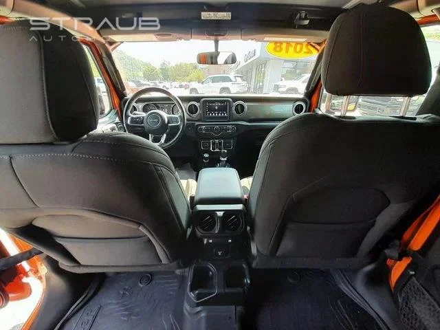 Used 2018 Punkn Metallic Clearcoat Jeep Sahara image 41
