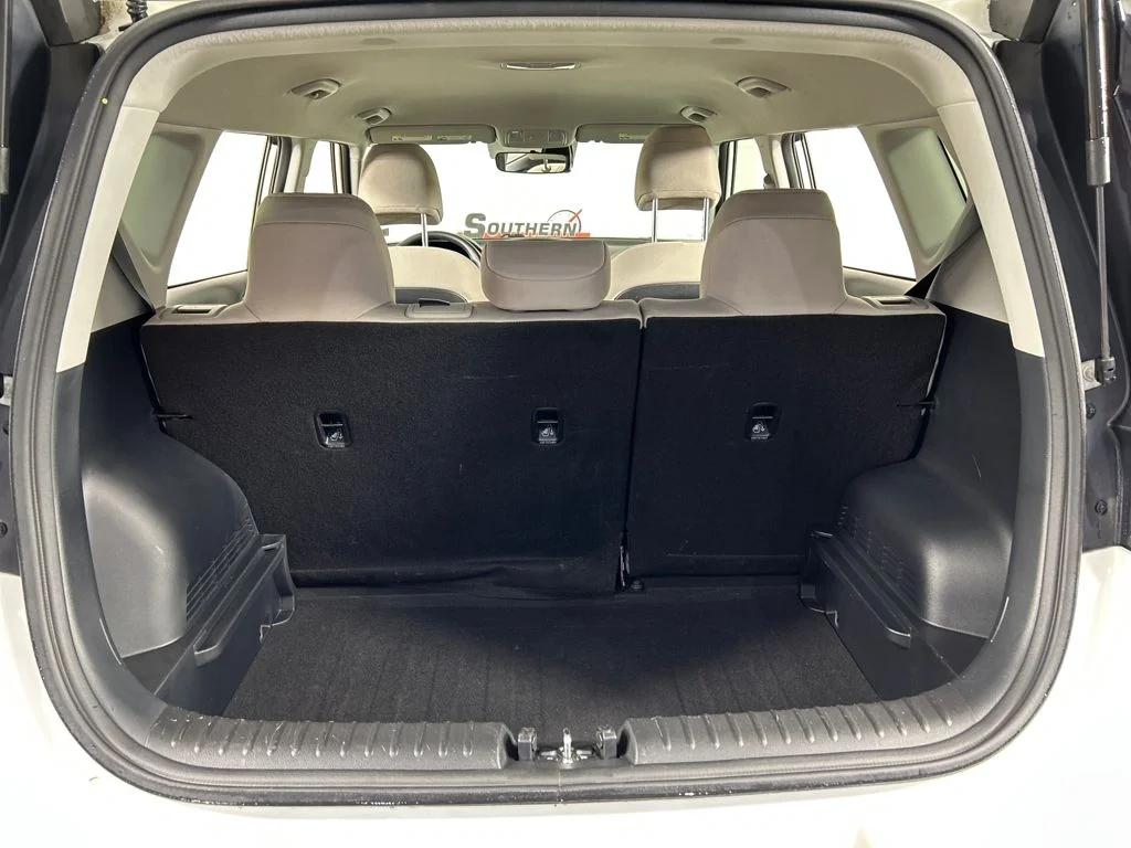 Used 2023 White Kia LX image 19