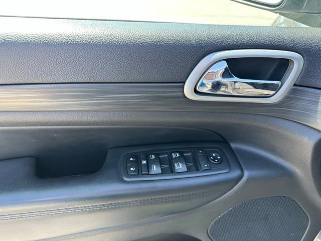 Used 2019 Gray Jeep Laredo E 4x4 image 17