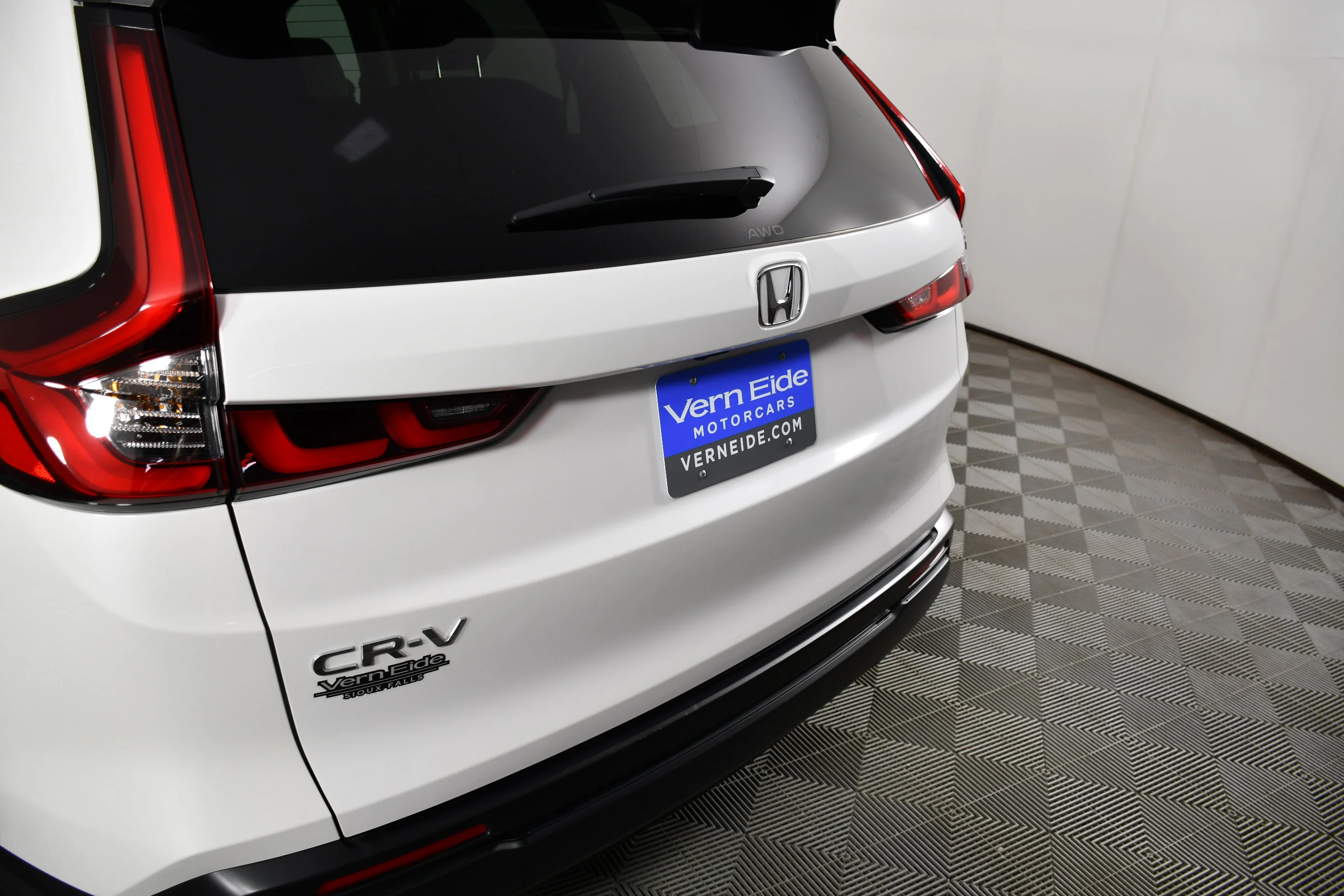 Certified Used 2025 Platinum White Pearl Honda LX image 15