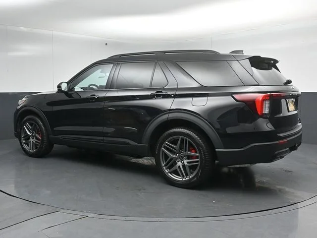 Certified Used 2025 Agate Black Metallic Ford ST-Line image 5