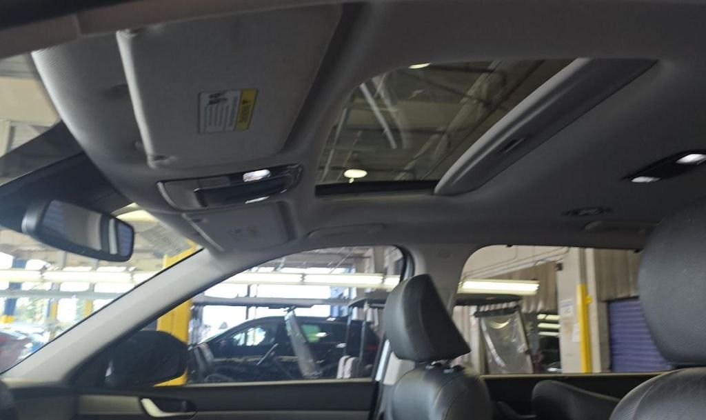 Used 2022 White Hyundai SEL image 12