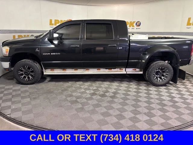 Used 2006 Brilliant Black Crystal Pearl Dodge SLT image 6