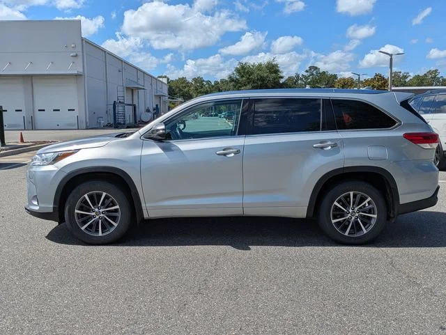 Certified Used 2018 Silver Toyota XLE image 6