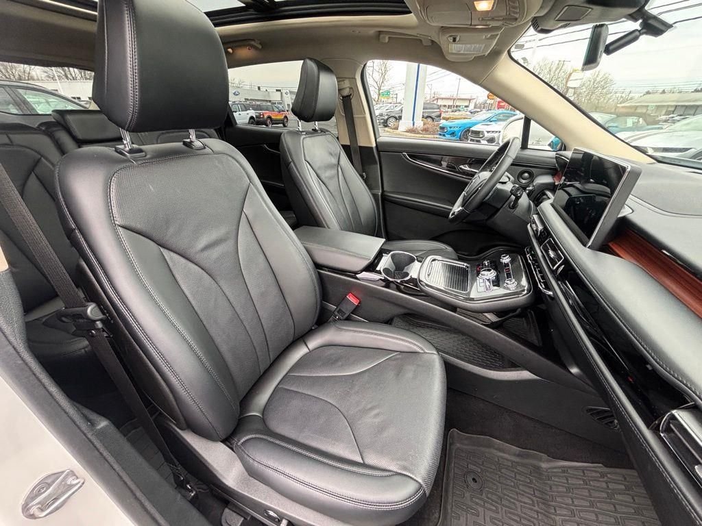 Used 2023 White Metallic Lincoln Reserve image 23