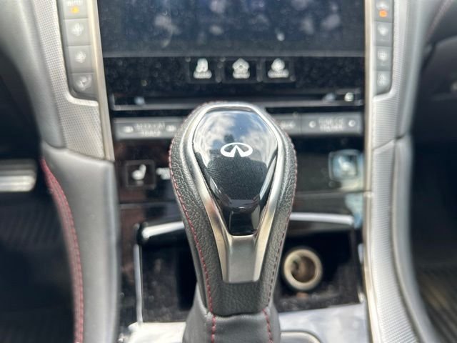 Used 2019 White INFINITI Red Sport 400 image 25