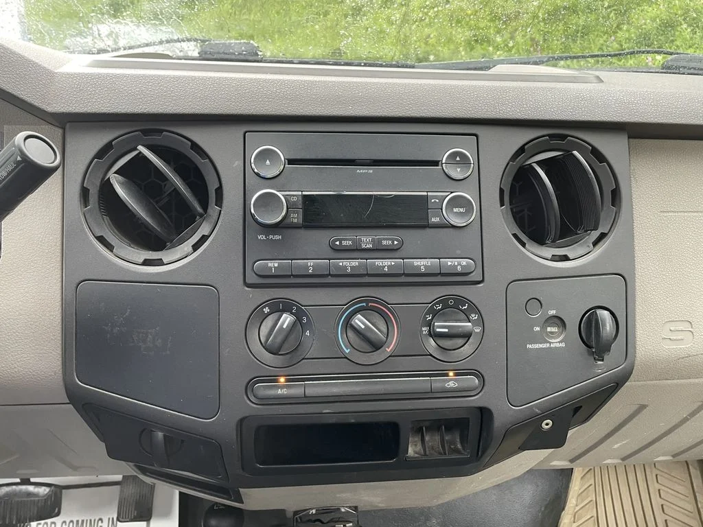 Used 2010  Ford  image 14