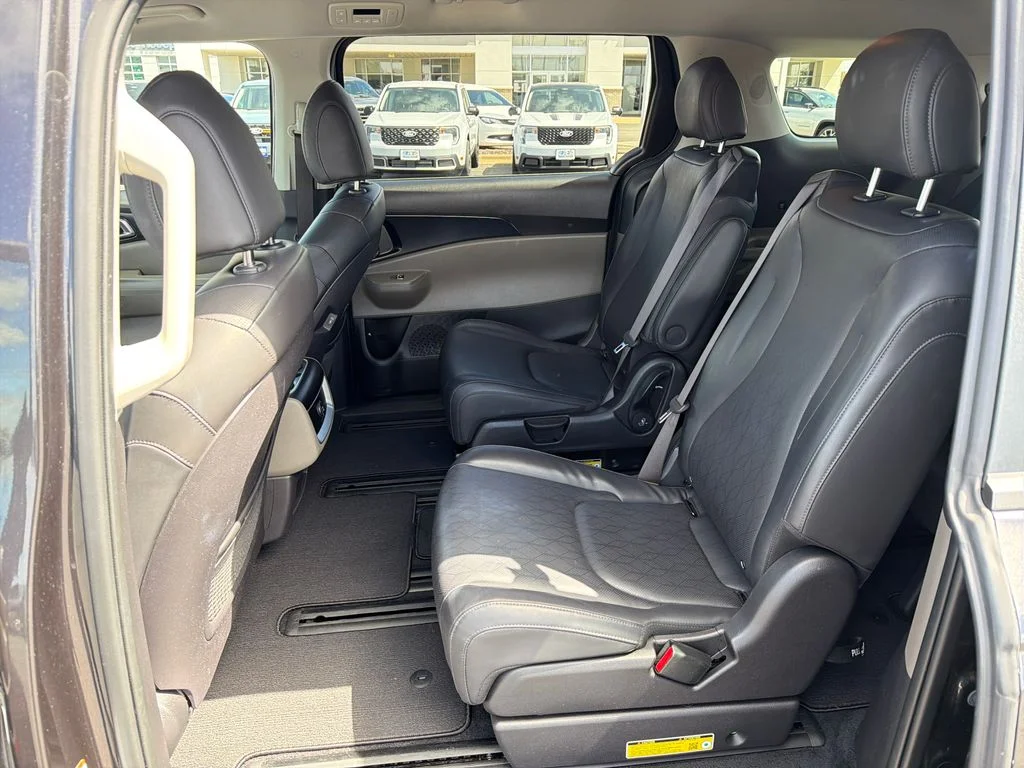 Used 2025 Gray Kia LXS image 24