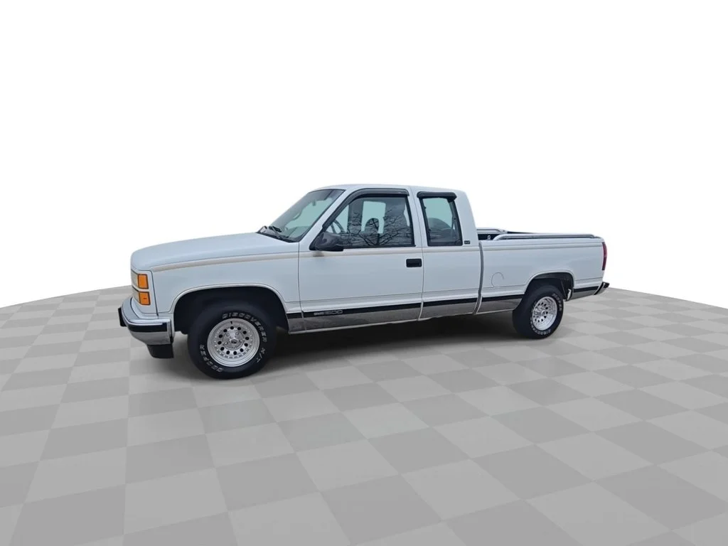 Used 1996  GMC SL image 4