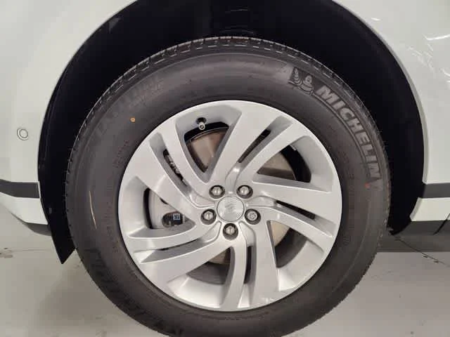 Used 2026 Fuji White Land Rover Core S image 8