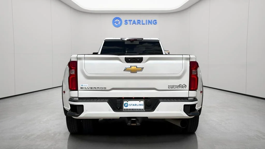 Used 2024 Iridescent Pearl Tricoat Chevrolet High Country DRW image 8
