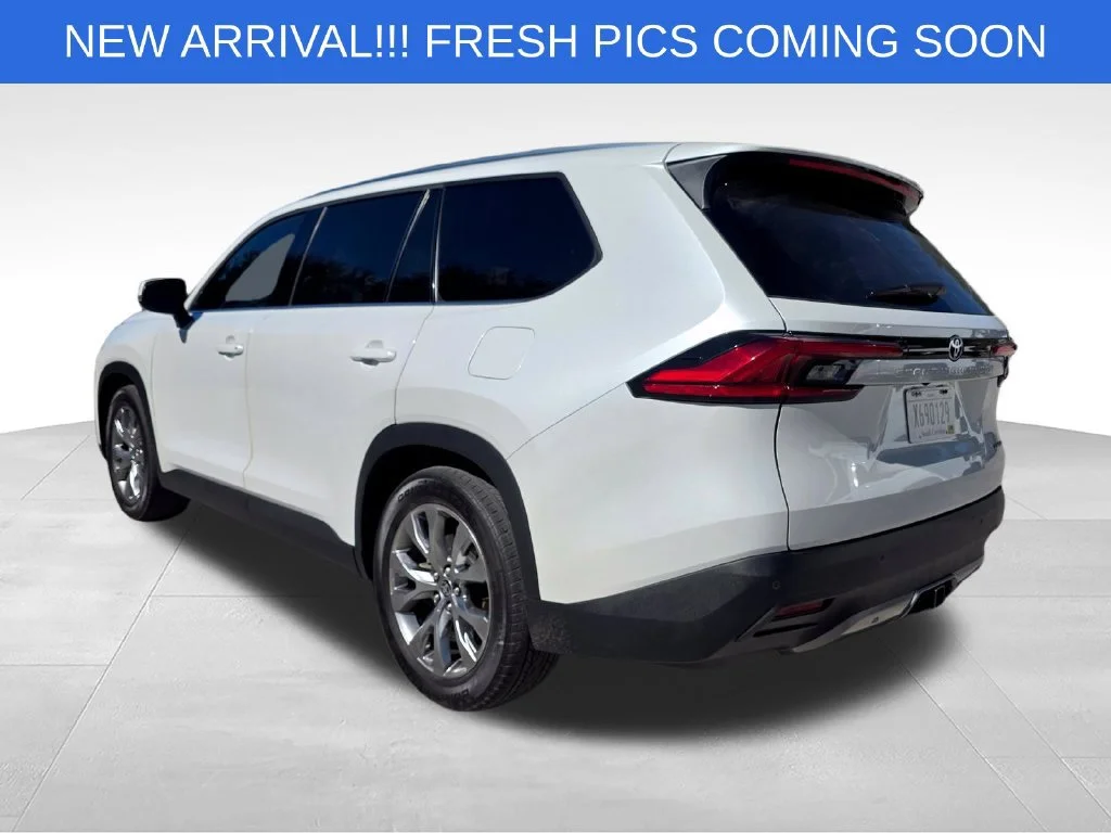Used 2024  Toyota XLE image 5