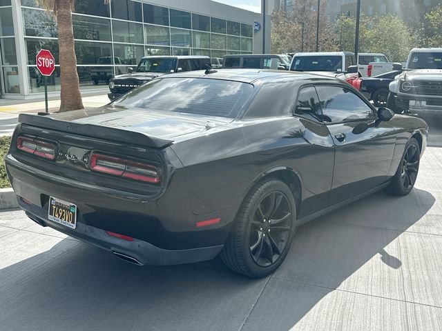 Used 2016 Black Dodge SXT image 7