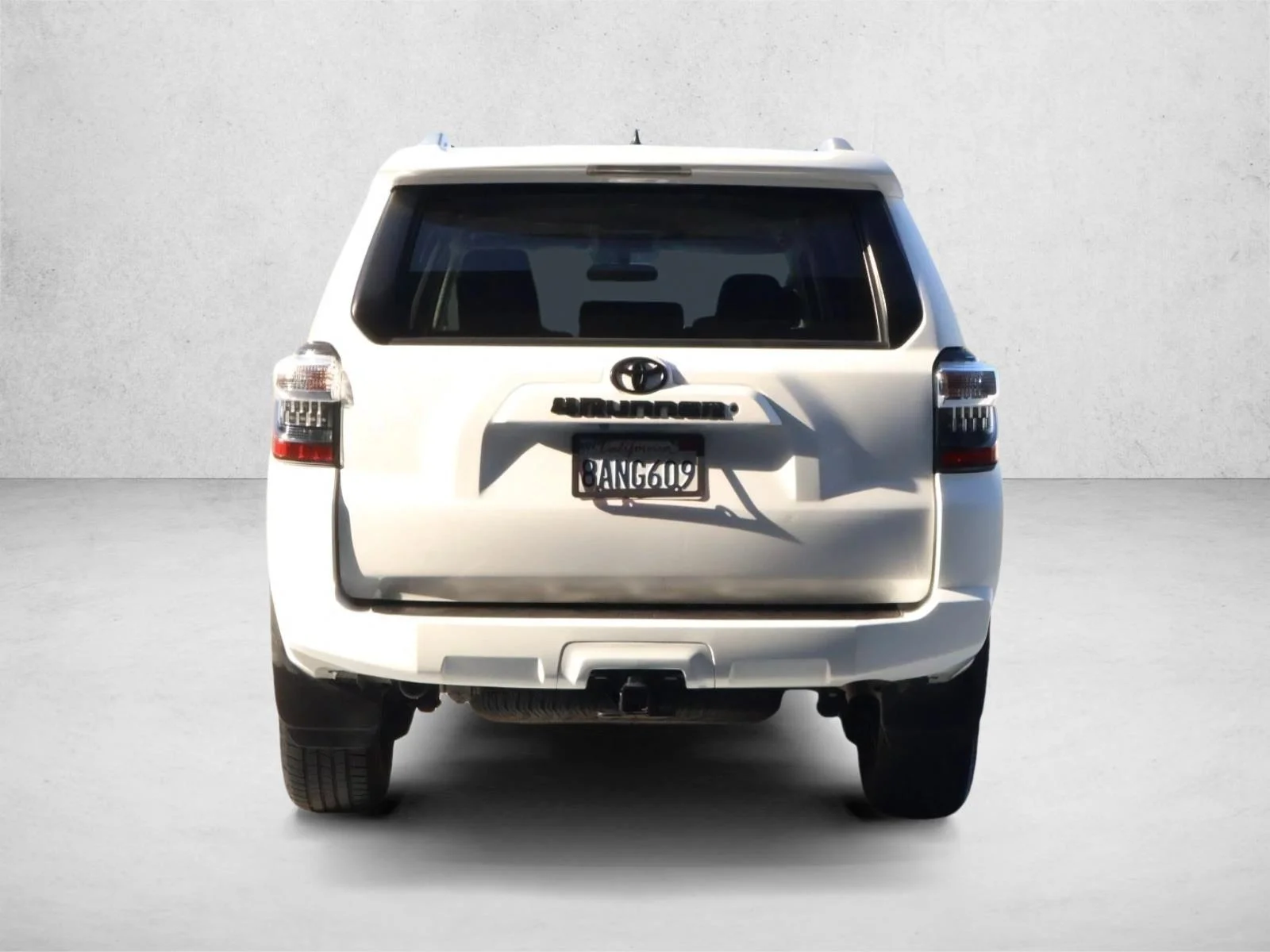 Used 2018 Super White Toyota SR5 image 10