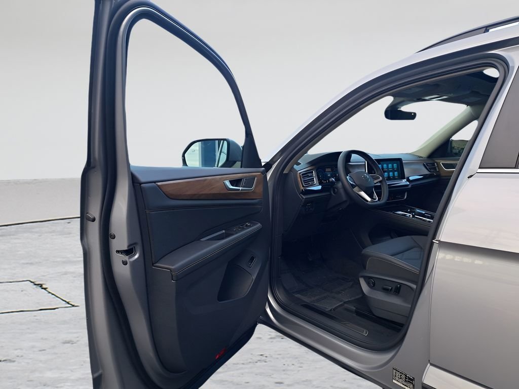New 2026 Silver Volkswagen 2.0T SE w/Technology image 26
