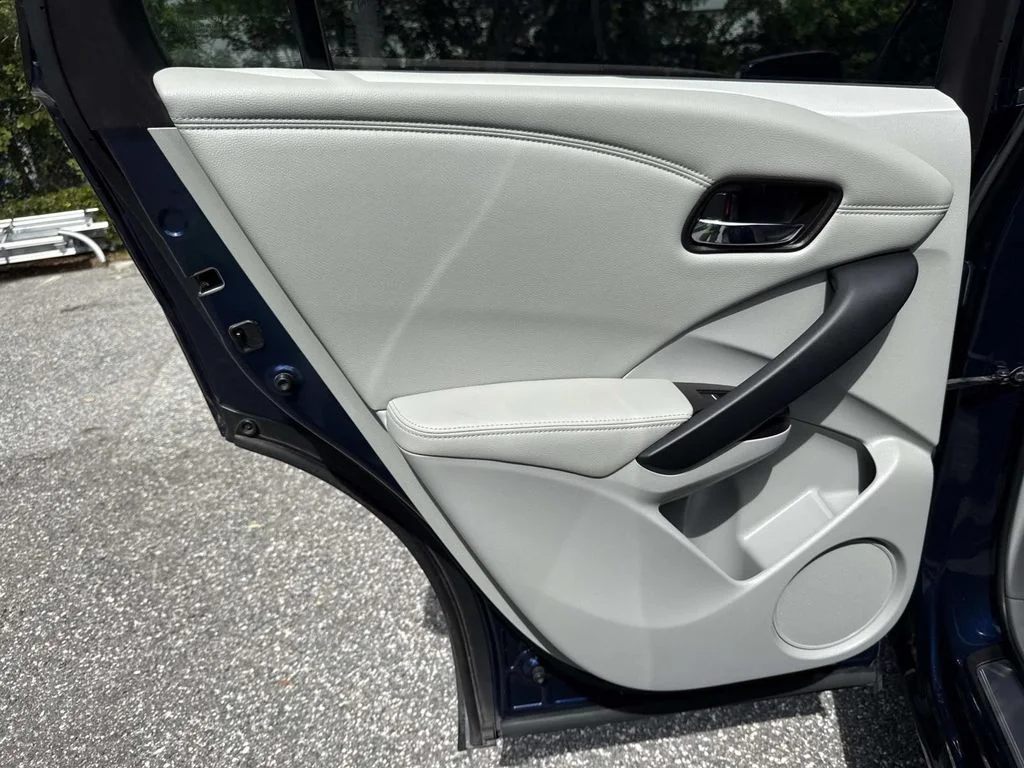 Used 2017  Acura  image 12