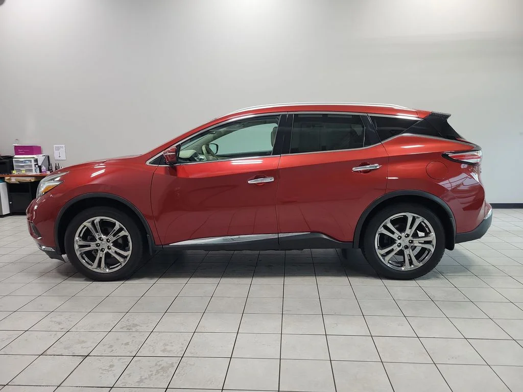 Used 2015 Red Nissan Platinum image 9