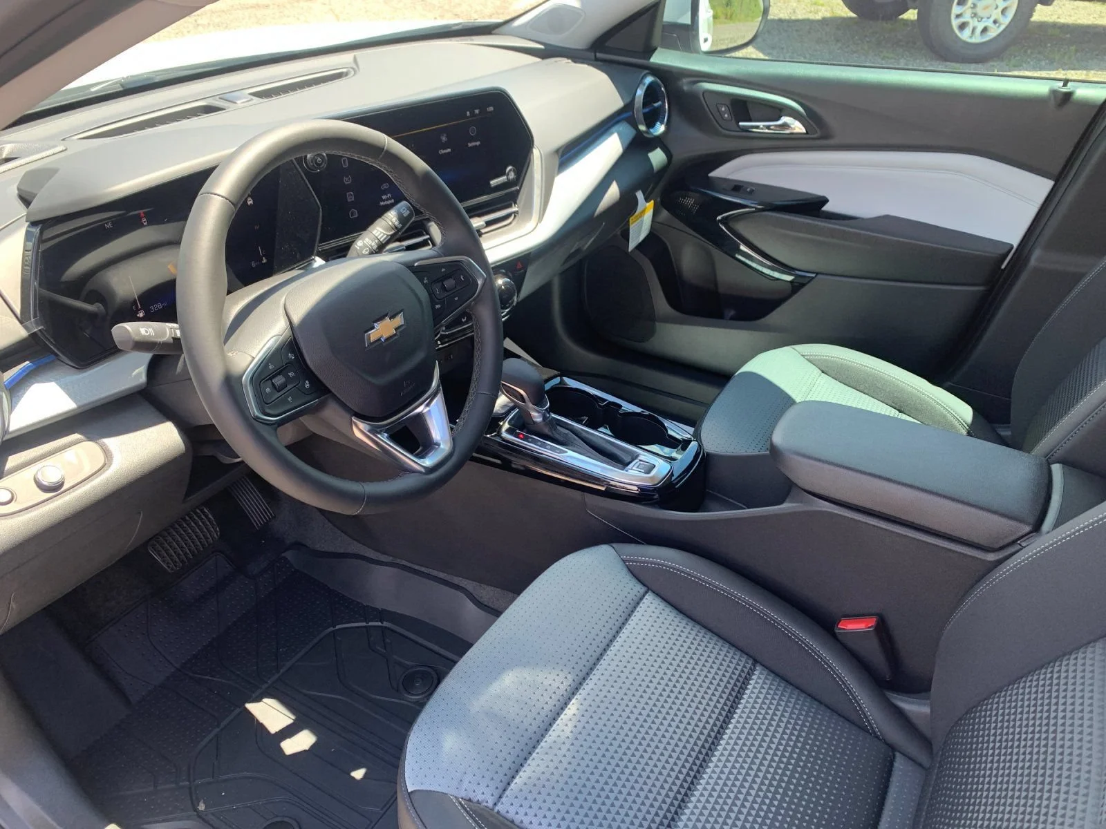 2026 Chevrolet Trax LT - Photo 10