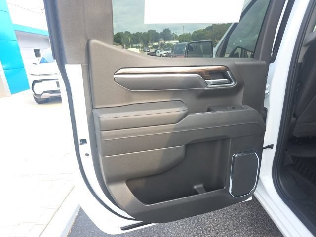 New 2026 Summit White Chevrolet LT (2FL) image 26