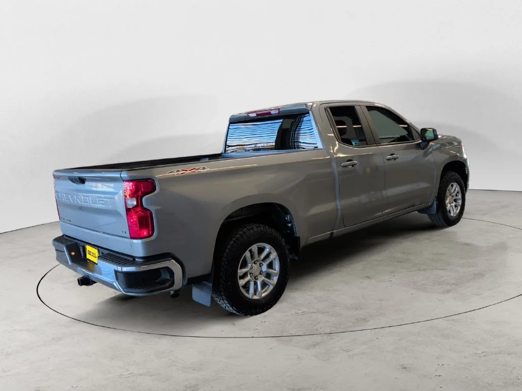 Used 2023 STERLING GRAY METALLIC Chevrolet LT image 8