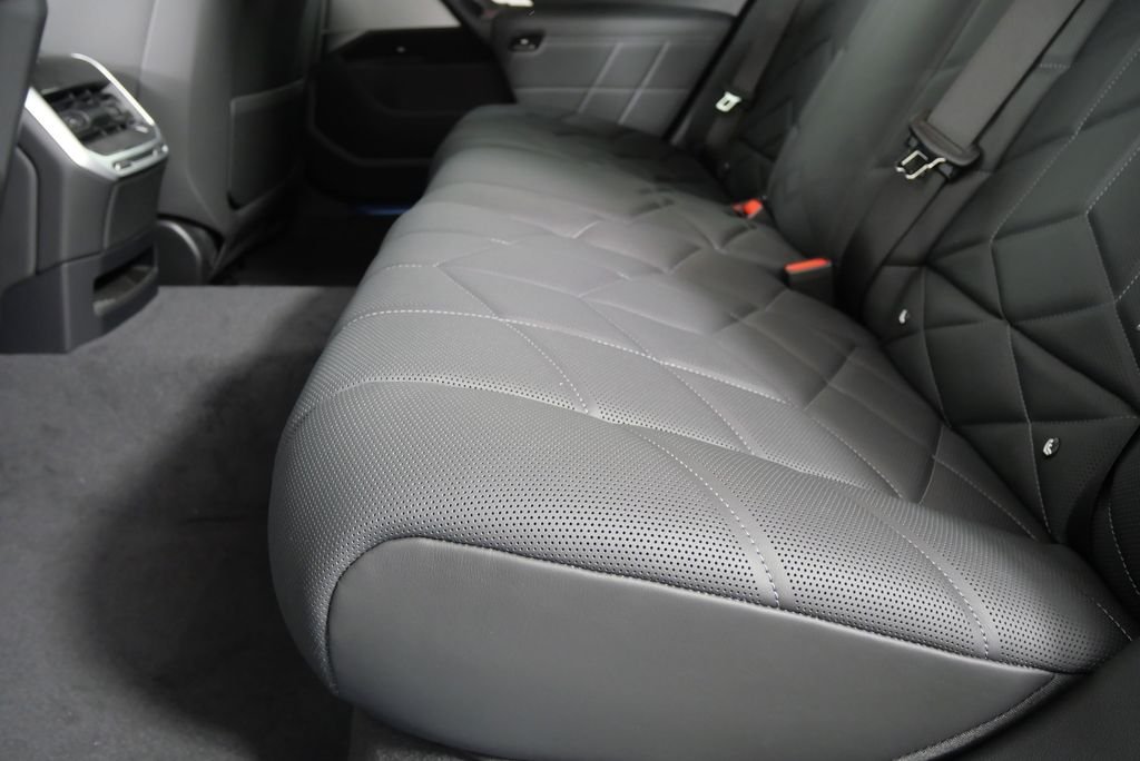 2025 BMW i7 50 - Photo 14