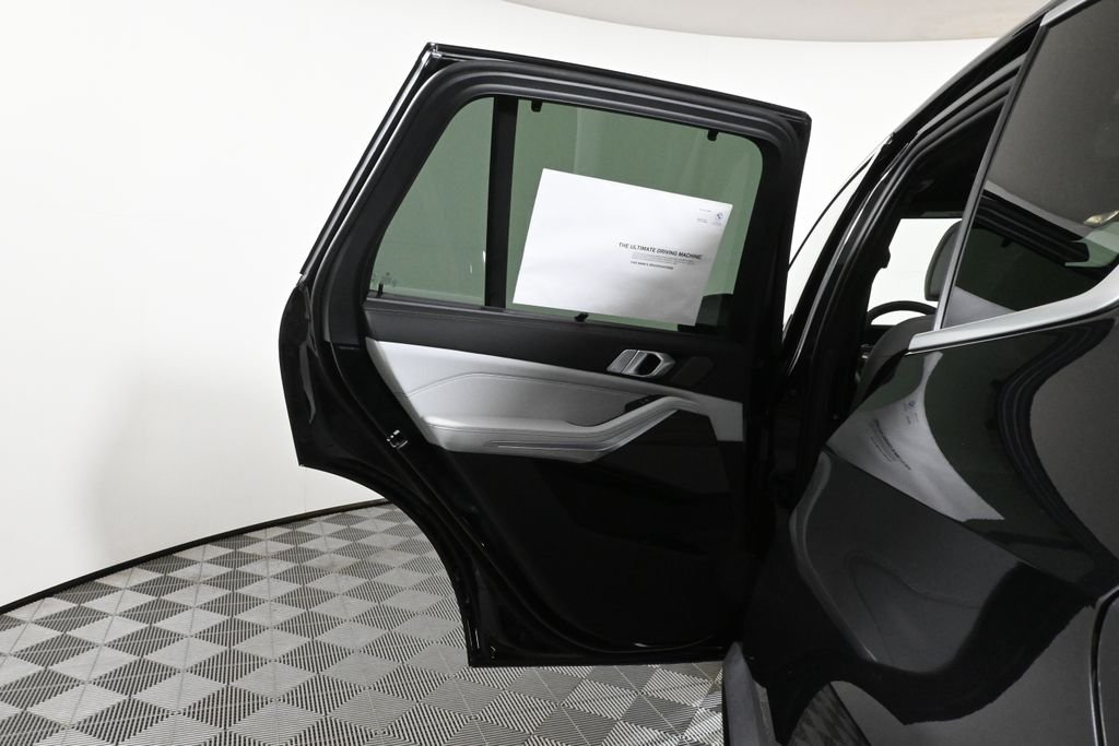 Used 2026 Black BMW xDrive40i image 32