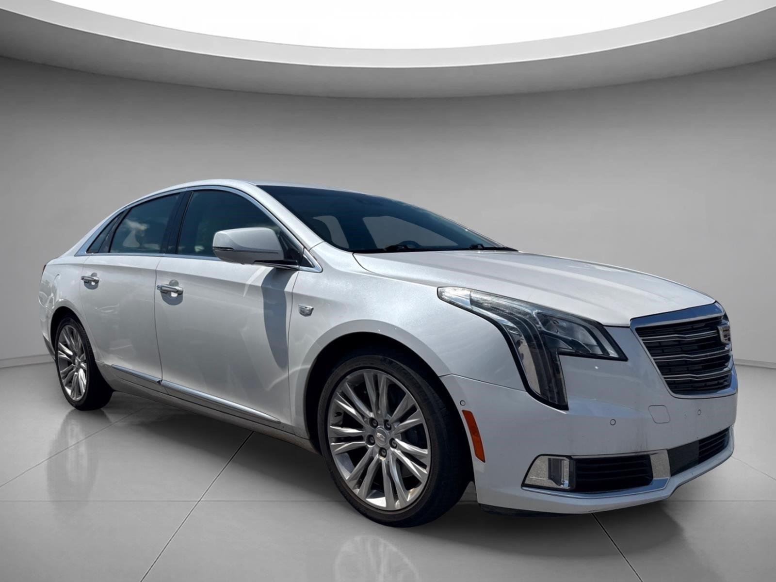 Used 2019 Crystal White Tricoat Cadillac Luxury image 21