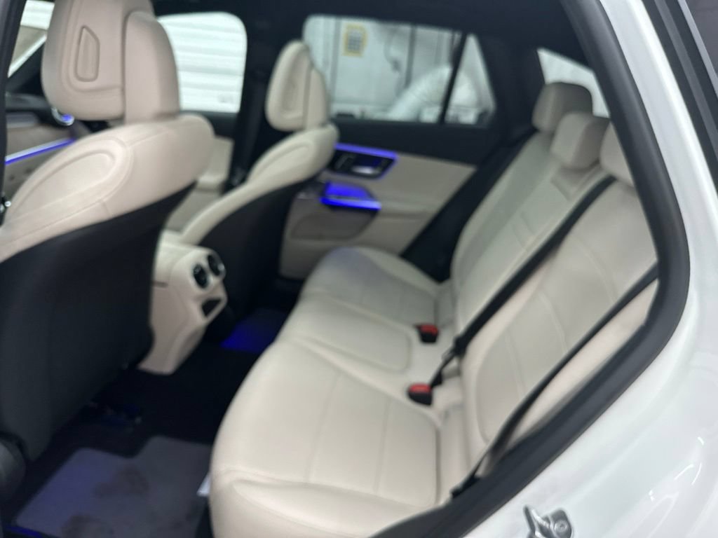 New 2027 Polar White Mercedes-Benz GLC 300 image 54