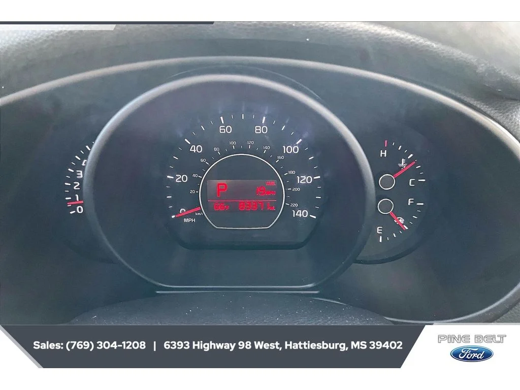 Used 2016 Clear White Kia + image 14