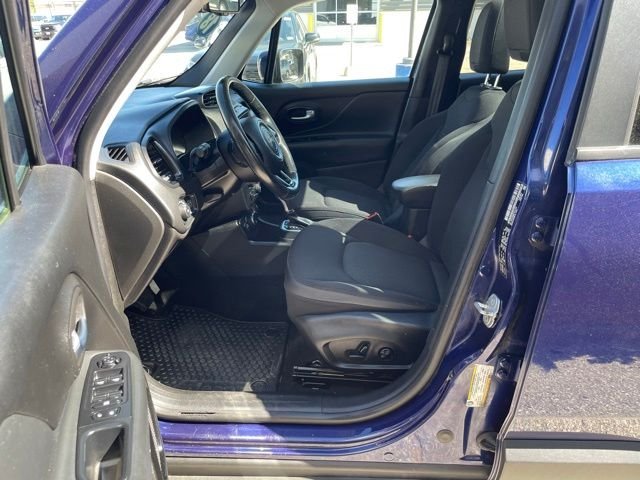 Used 2018 Jetset Blue Jeep Latitude image 9