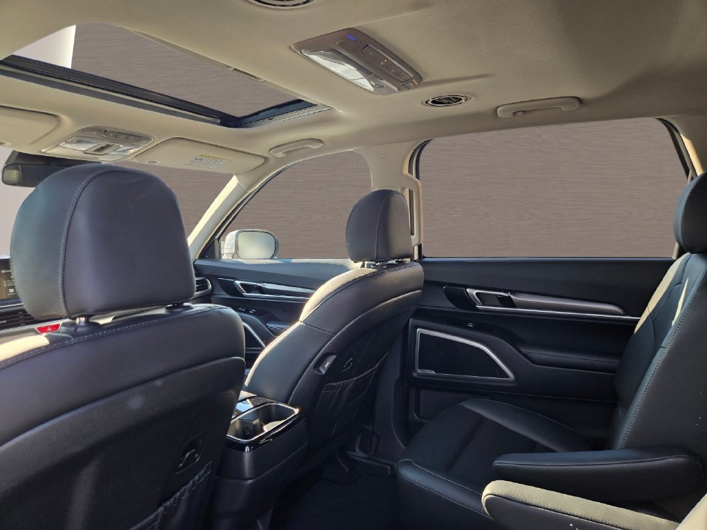 Used 2020 White Kia S image 20