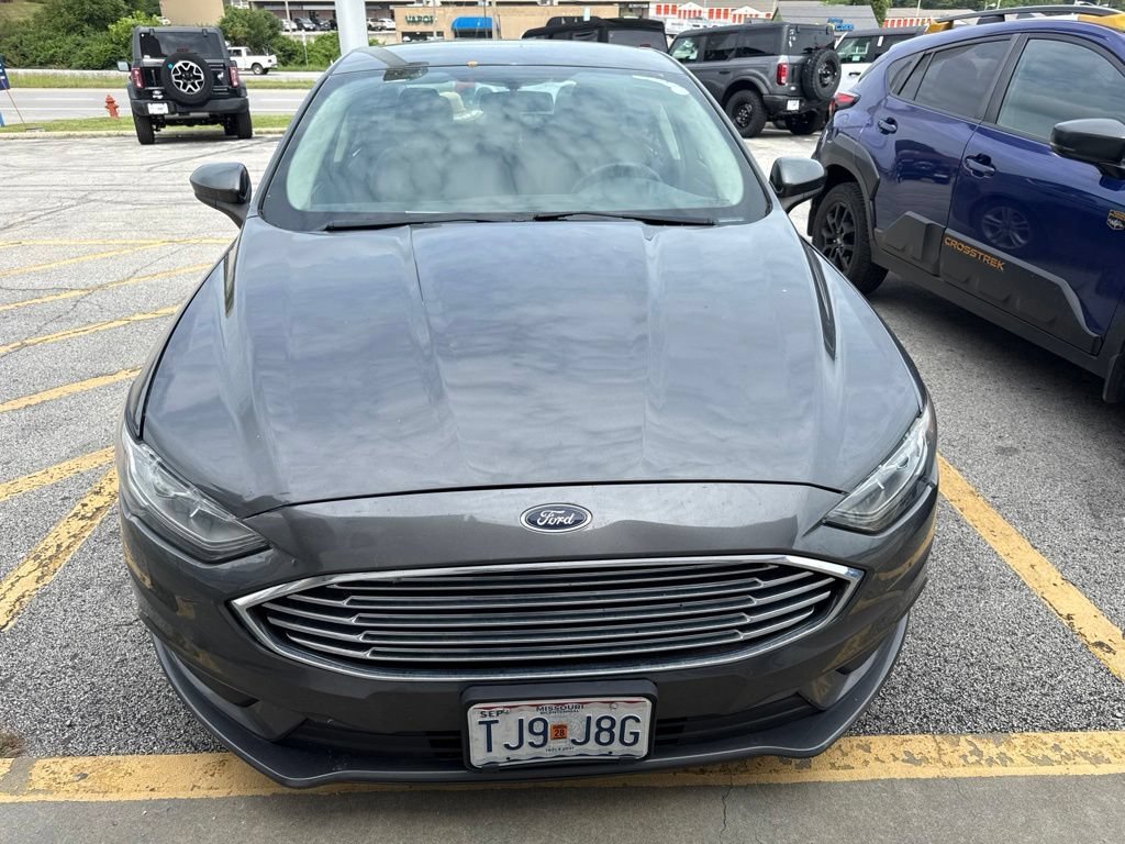 Used 2018 Magnetic Ford SE image 2