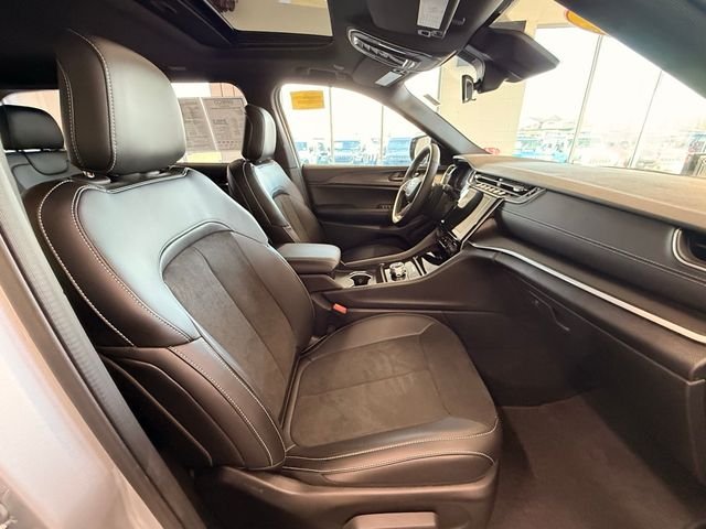 2025 Jeep Grand Cherokee Altitude - Photo 15