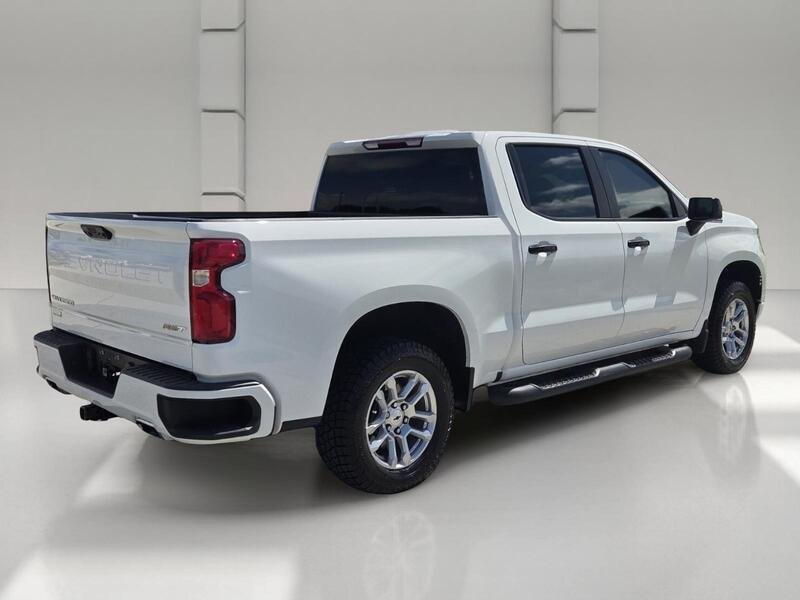 Used 2023 Summit White CHEVROLET 4WD CREW CAB 147" RST image 5