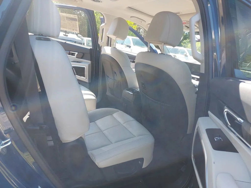 Used 2023 Black Kia EX image 11