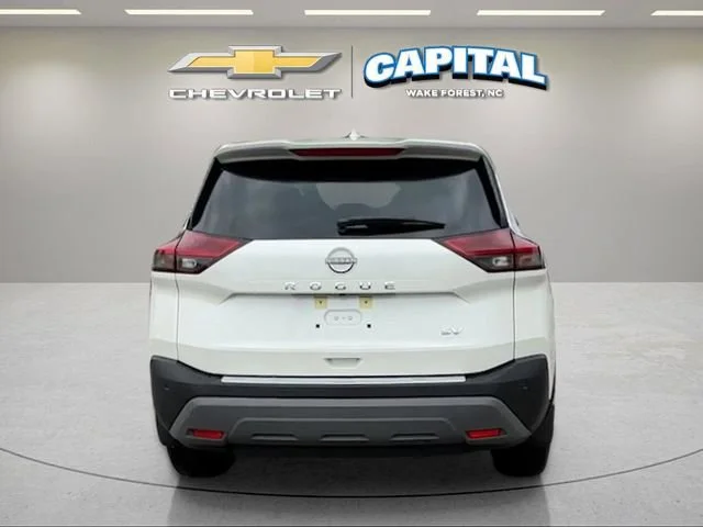 Used 2023 White Nissan SV FWD image 4