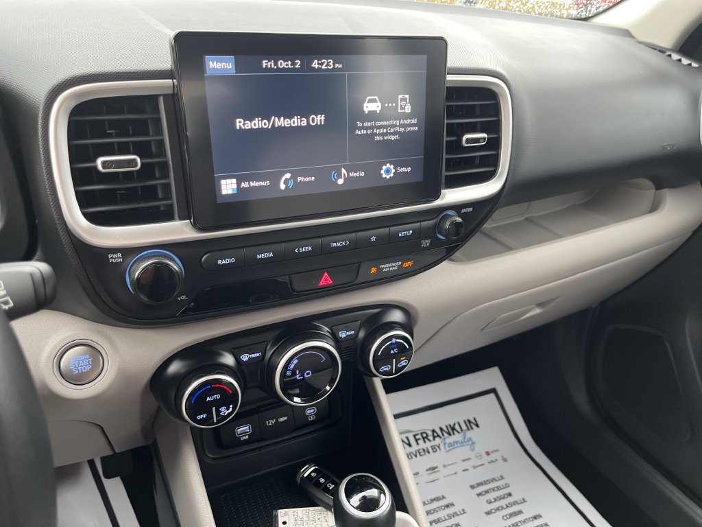Used 2025 White Hyundai SEL image 17