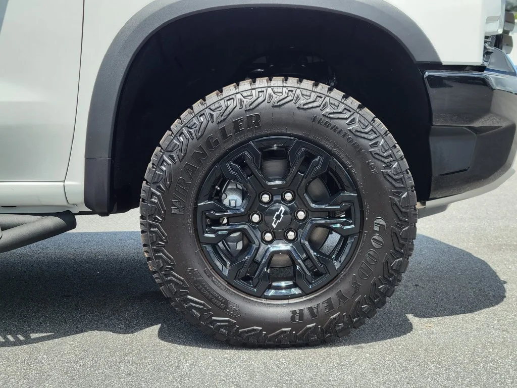 New 2026 Summit White Chevrolet ZR2 image 11