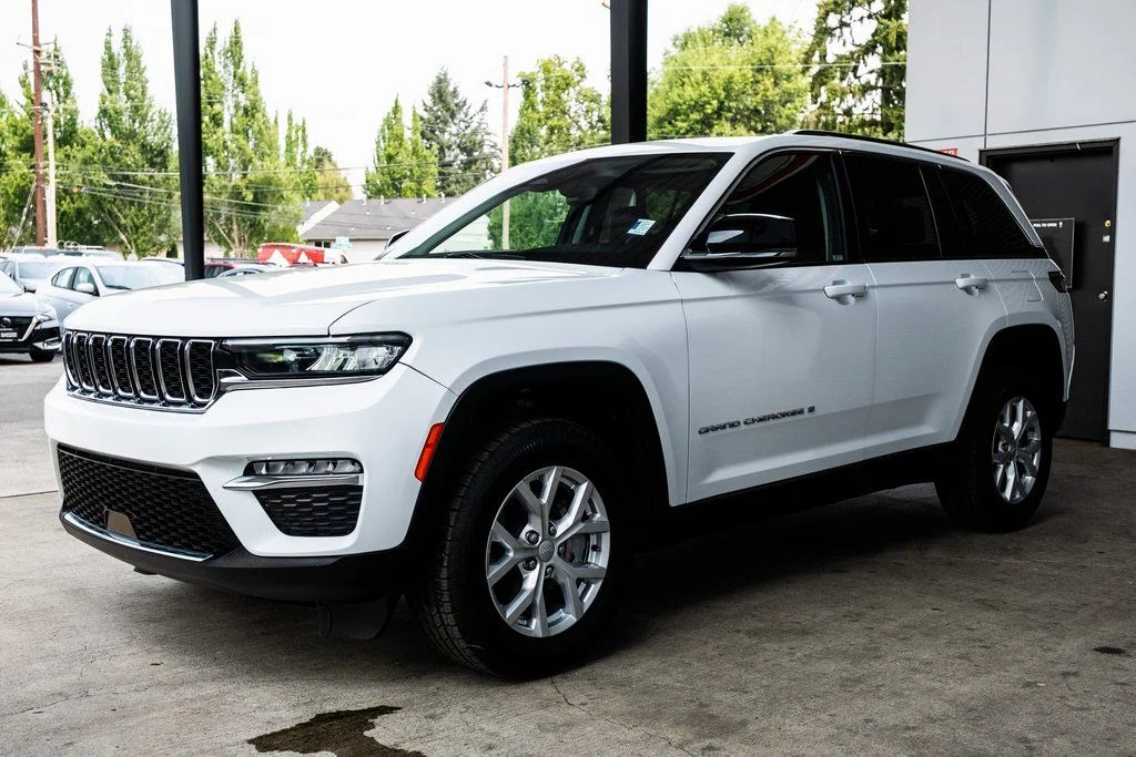 Used 2023 White Jeep Limited image 3