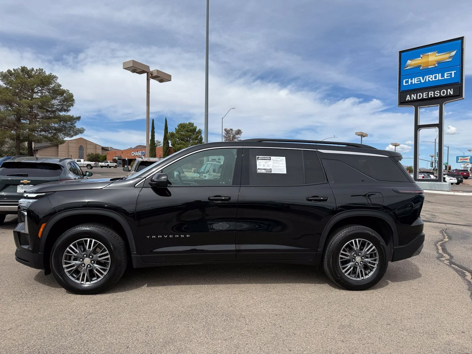 2025 Chevrolet Traverse LT - Photo 10