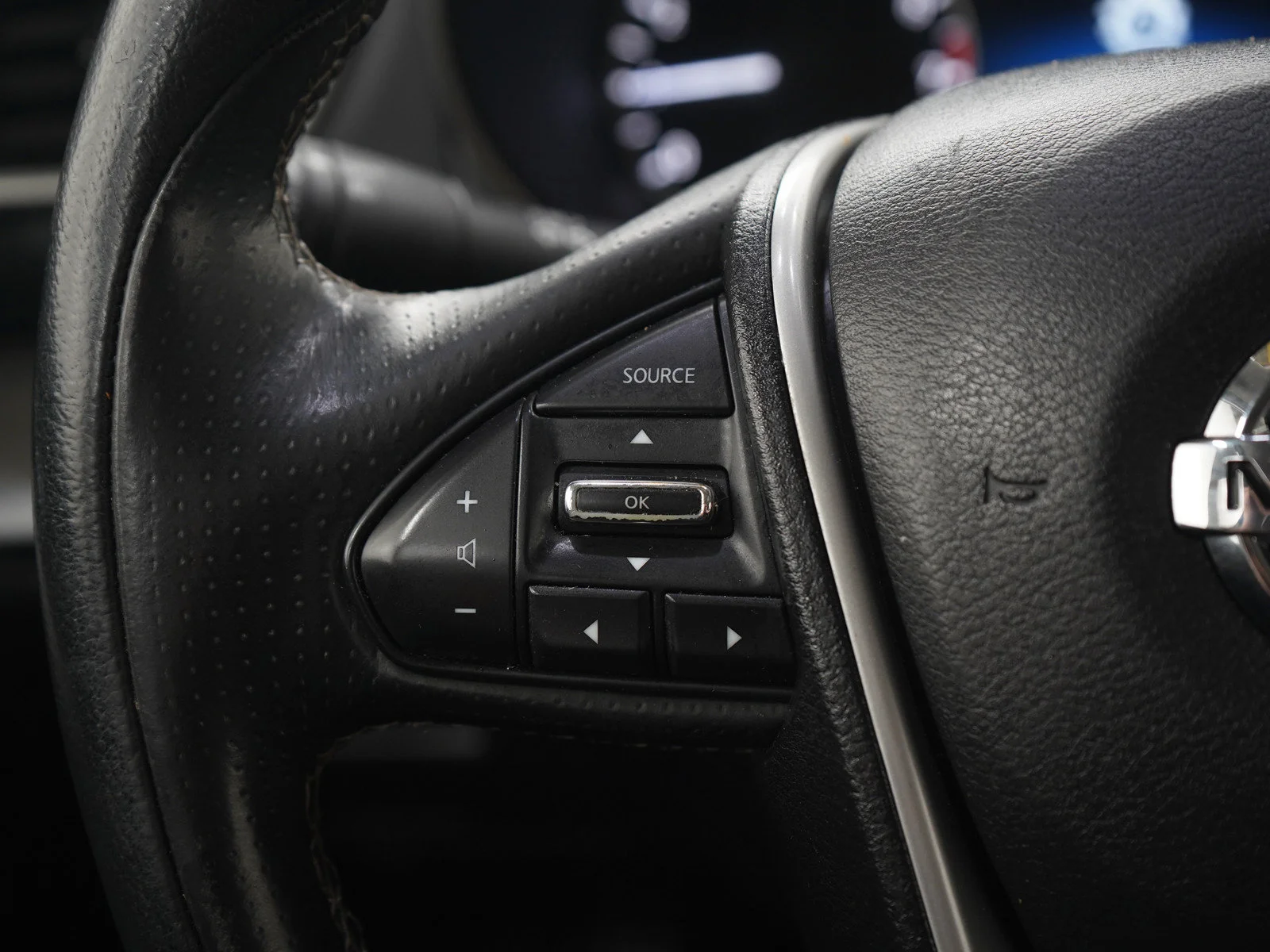 Used 2017 Super Black Nissan 3.5 SV image 25