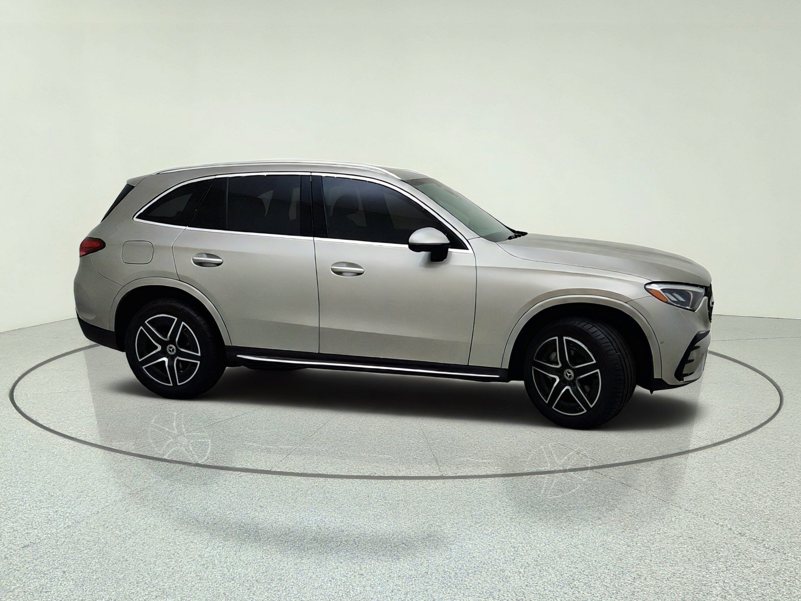 Used 2023 Mojave Silver Metallic Mercedes-Benz GLC 300 image 6