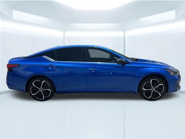 Used 2025 Blue Nissan 2.5 SR image 5