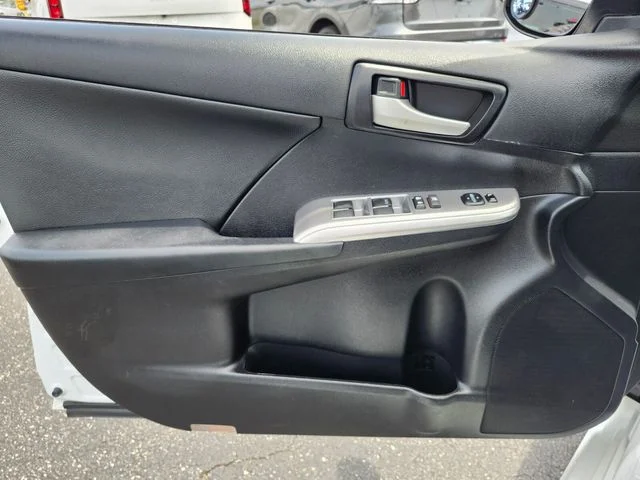 Used 2014 White Toyota SE image 37