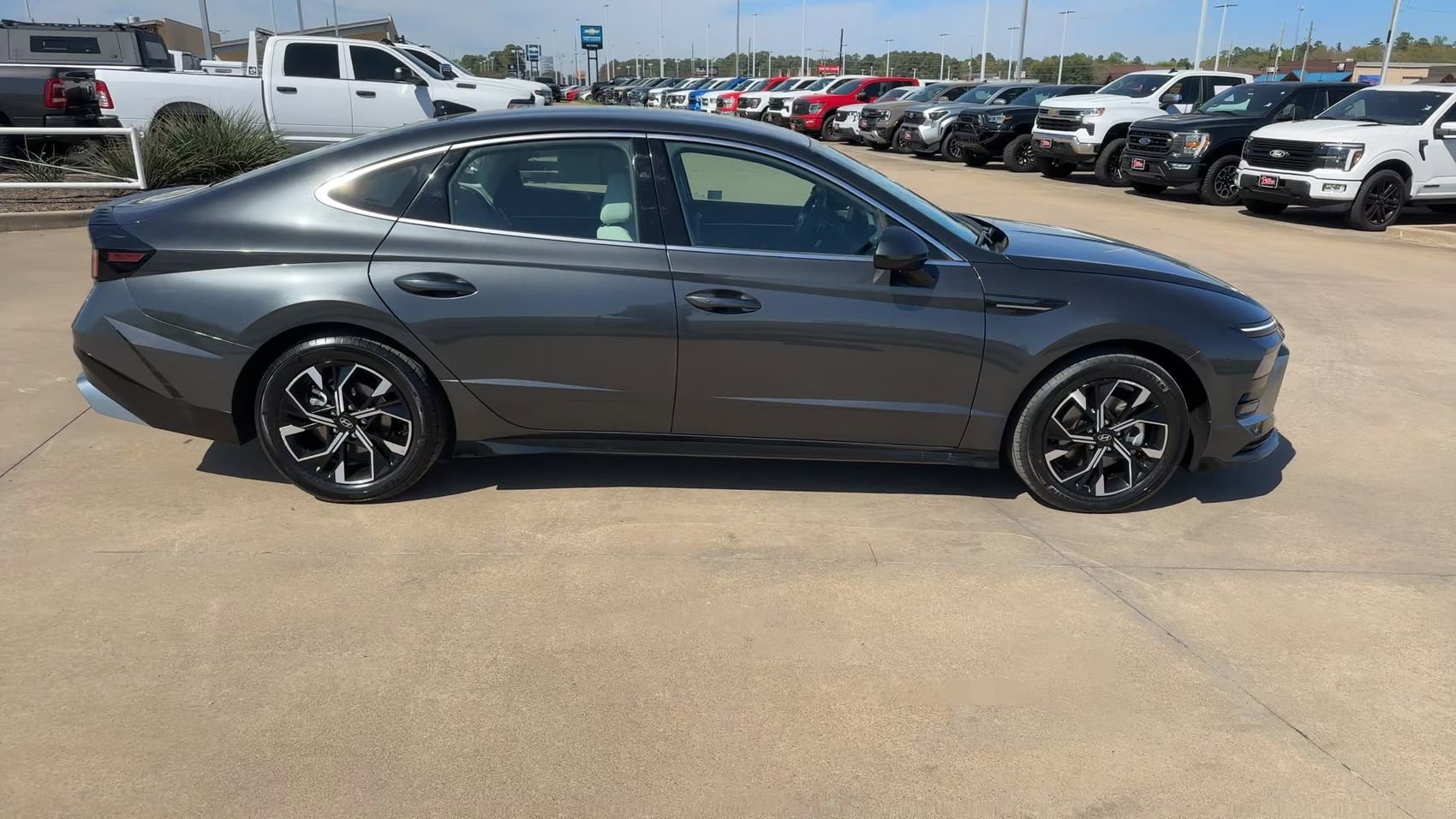 Used 2025 Portofino Gray Hyundai SEL image 2