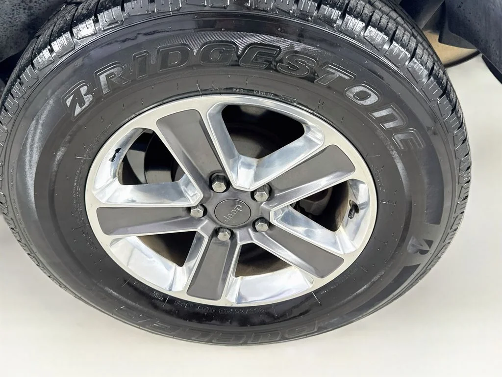 Used 2019 Bright White Clearcoat Jeep Unlimited Sahara image 38