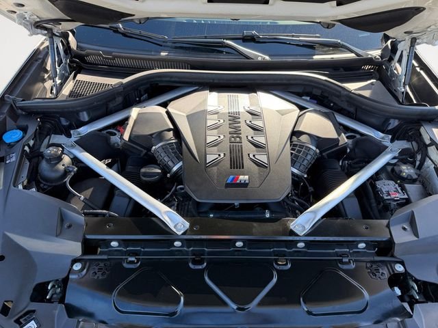 Used 2024 White BMW M60i image 46